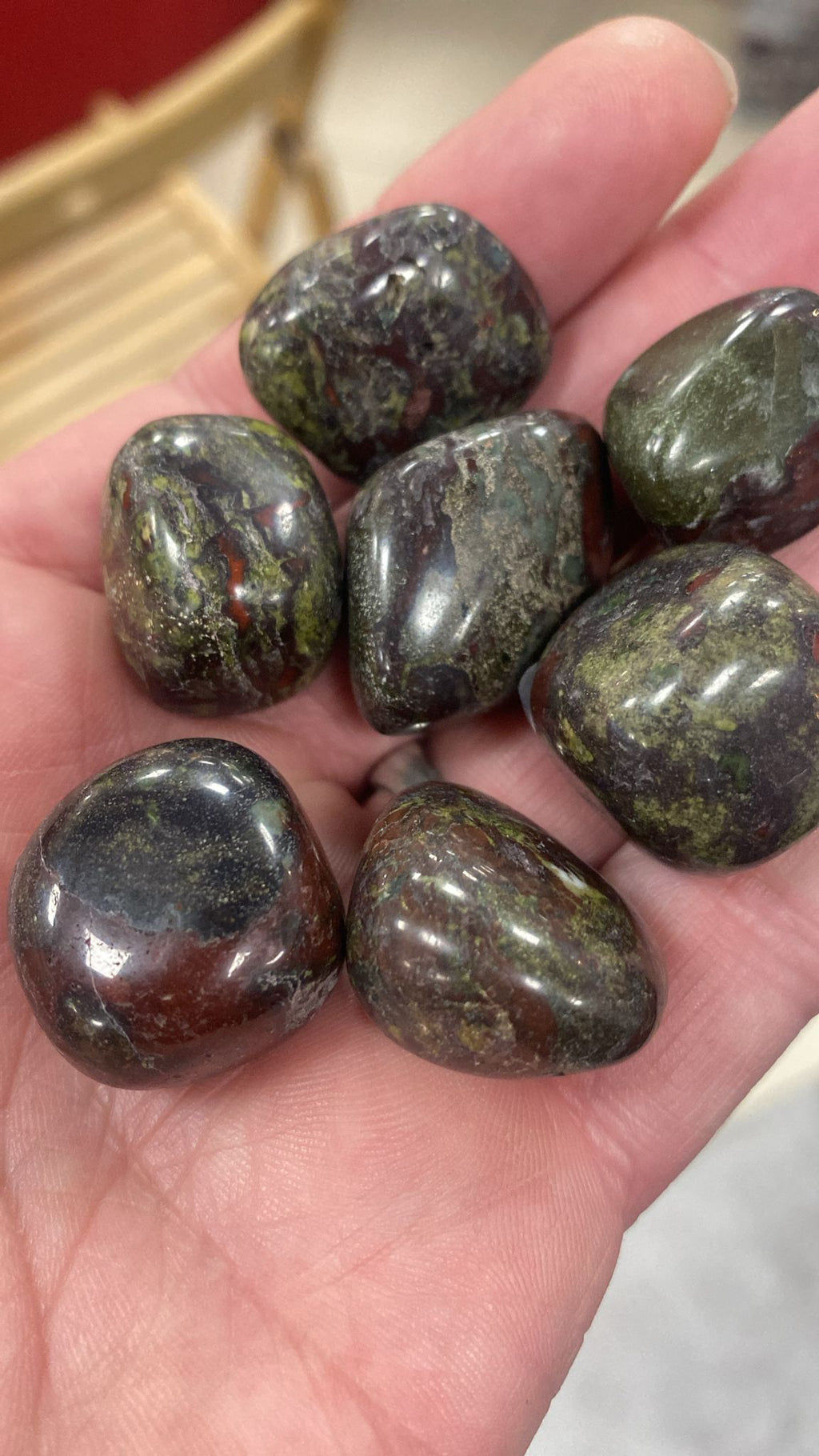 Hiottu väri -kivi (Dragon Stone)